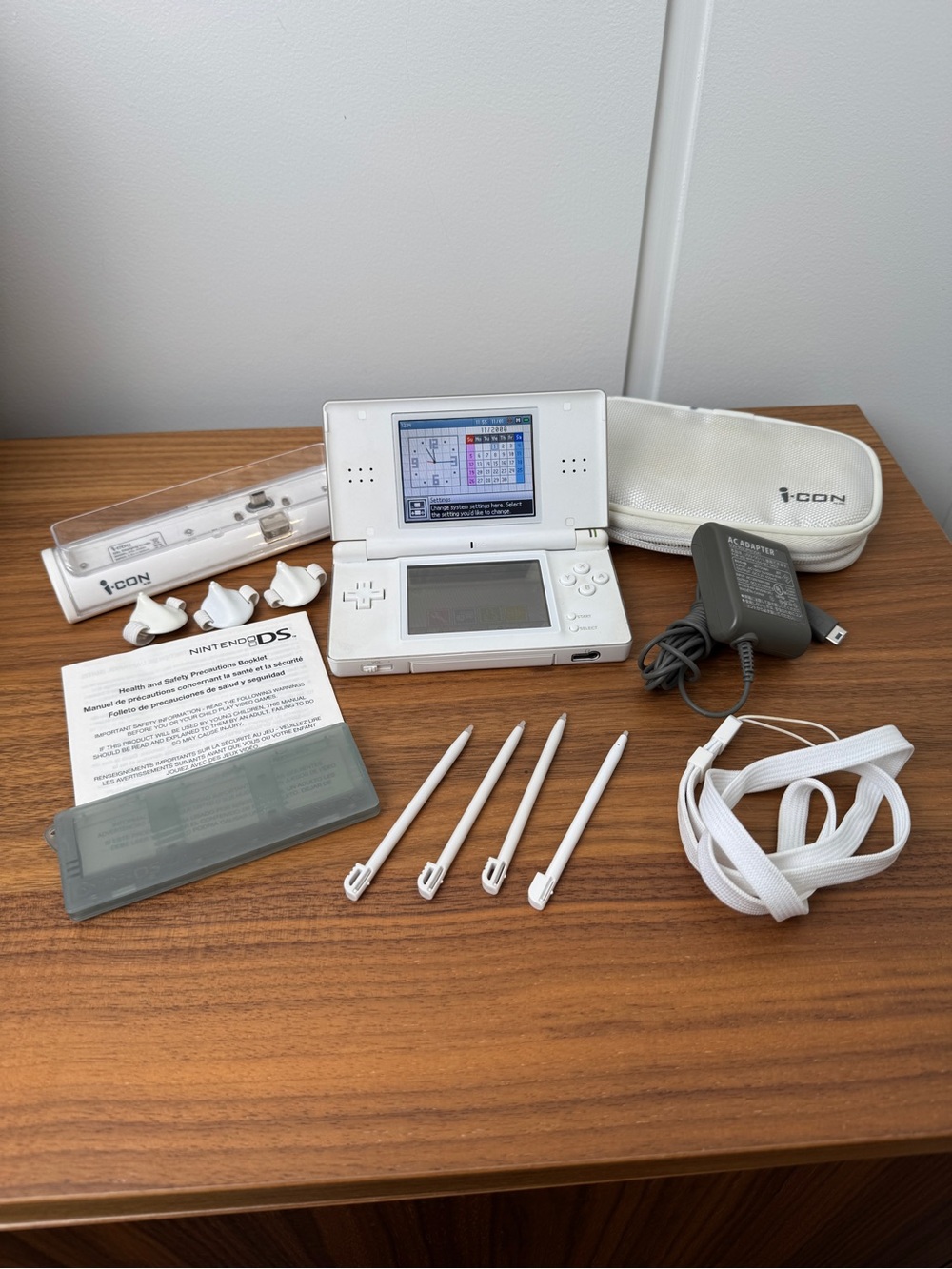 Polar White Nintendo DS Lite